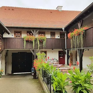 Zum Egerländer Fachwerkhof Neualbenreuth